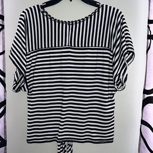 Max studio size 6 short sleeve, tie front blouse - Picture 4 of 6